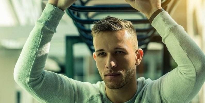 还凸显了他 还凸显了他