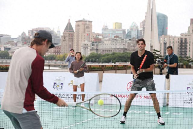 展现出他们 展现出他们